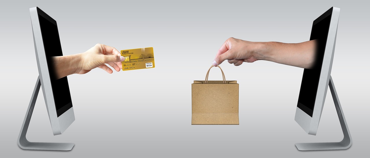 Online shopping and card payment representing USD virtual card use in Nigeria